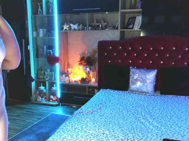 CandyBigbooty webcam