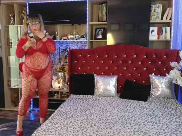 CandyBigbooty webcam