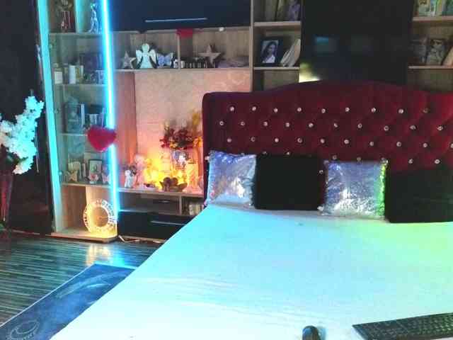 CandyBigbooty webcam