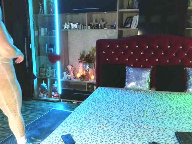 CandyBigbooty webcam