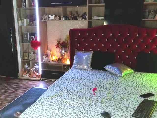 CandyBigbooty webcam