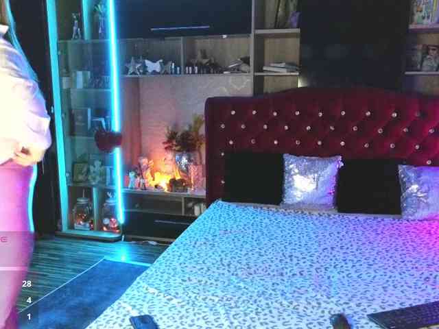 CandyBigbooty webcam