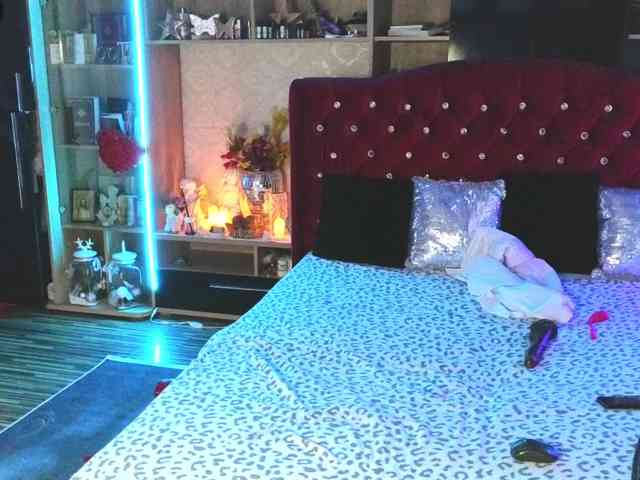 CandyBigbooty webcam