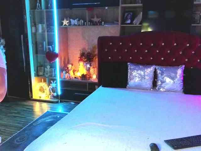 CandyBigbooty webcam