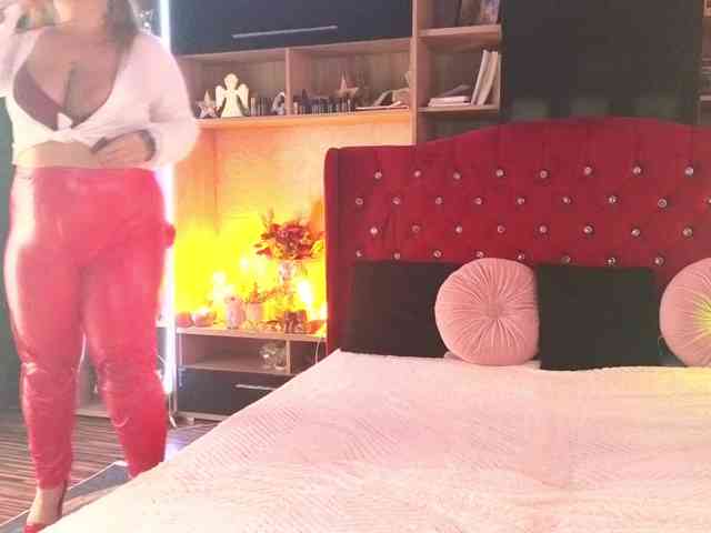 CandyBigbooty webcam