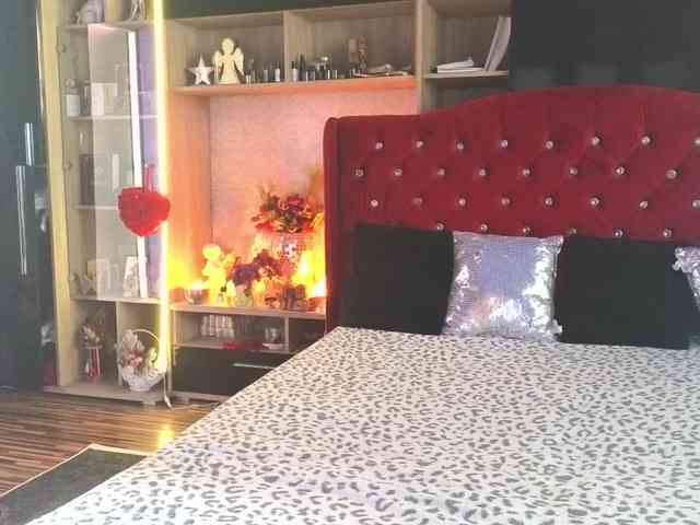 CandyBigbooty webcam