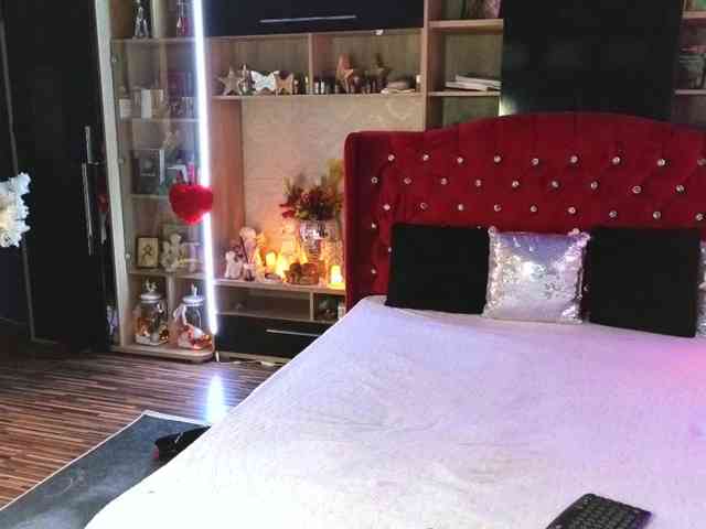 CandyBigbooty webcam