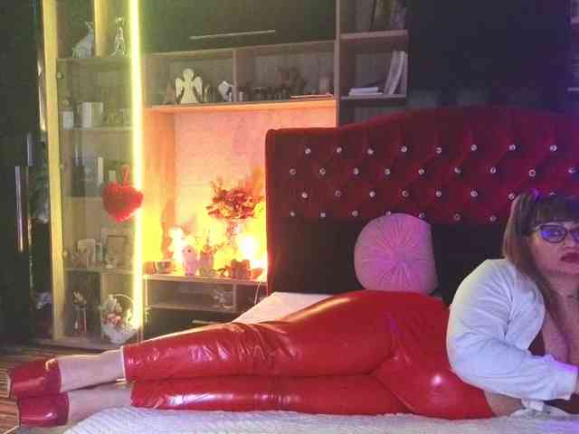 CandyBigbooty webcam