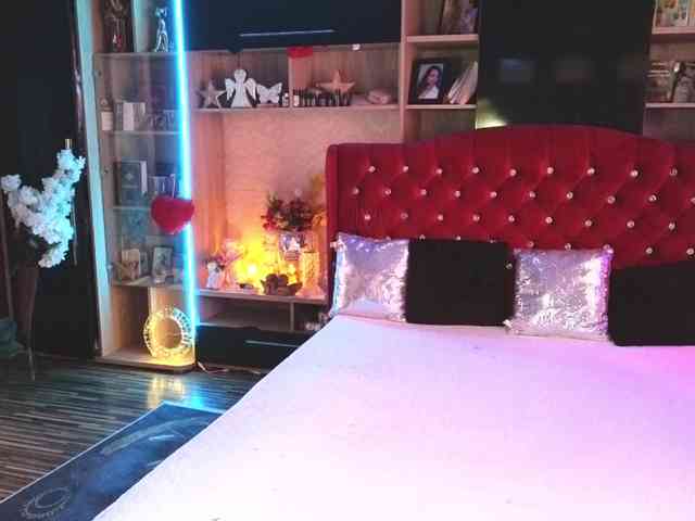 CandyBigbooty webcam