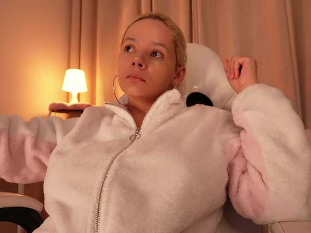  bella-adams chat room