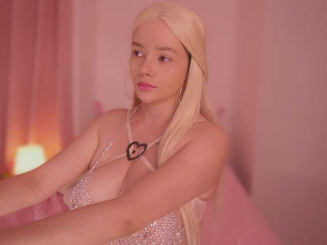 bella-adams's BongaCams show and profile