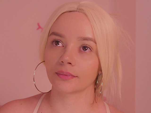 bella-adams's BongaCams show and profile