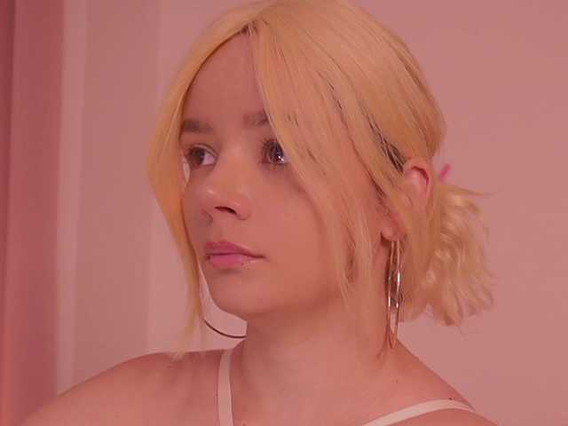 bella-adams's BongaCams show and profile