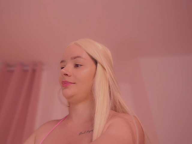 bella-adams's BongaCams show and profile