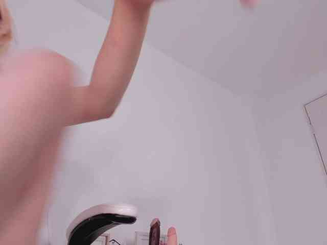 bella-adams webcam