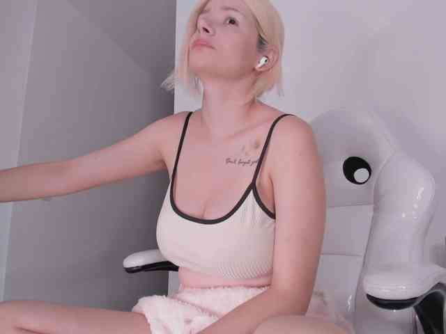 bella-adams webcam