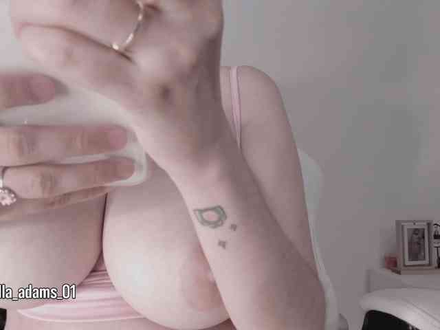 bella-adams webcam