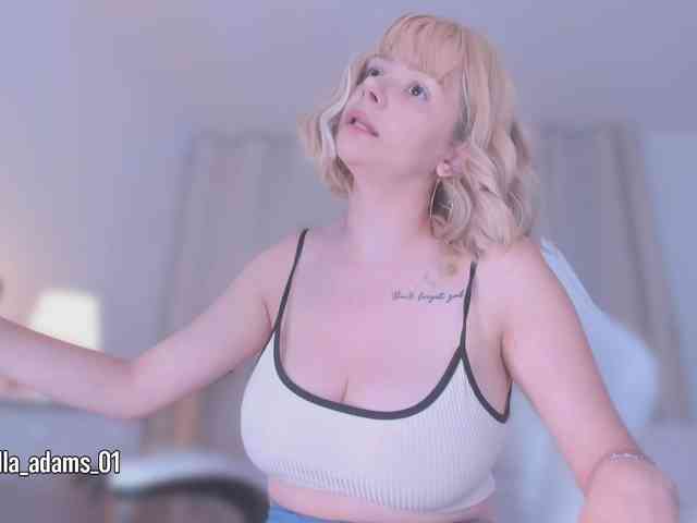 bella-adams webcam