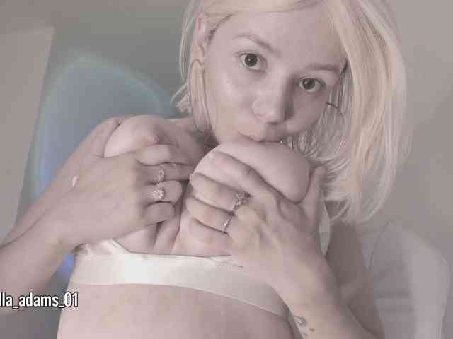 bella-adams webcam