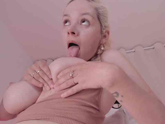 bella-adams webcam