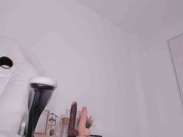 bella-adams webcam