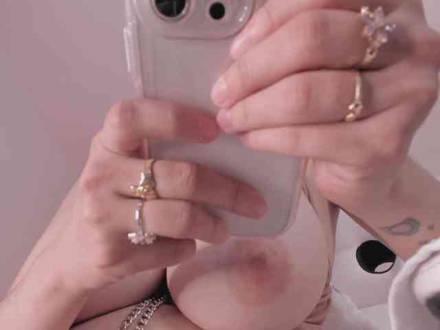 bella-adams webcam