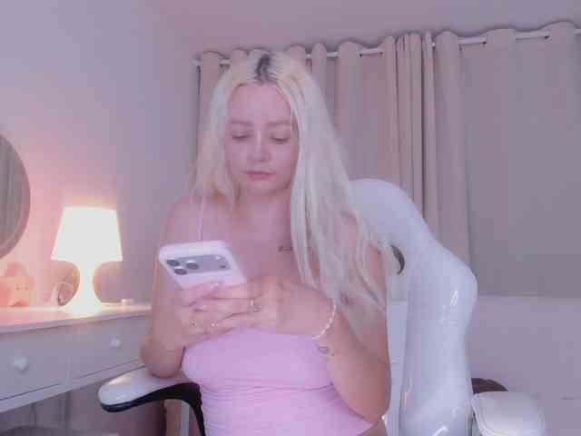 bella-adams