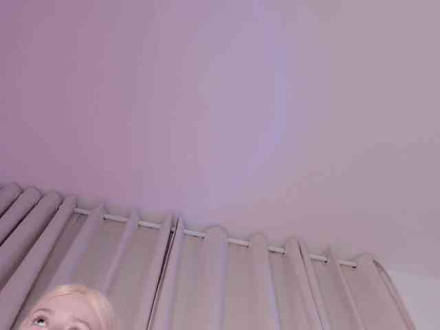 bella-adams webcam