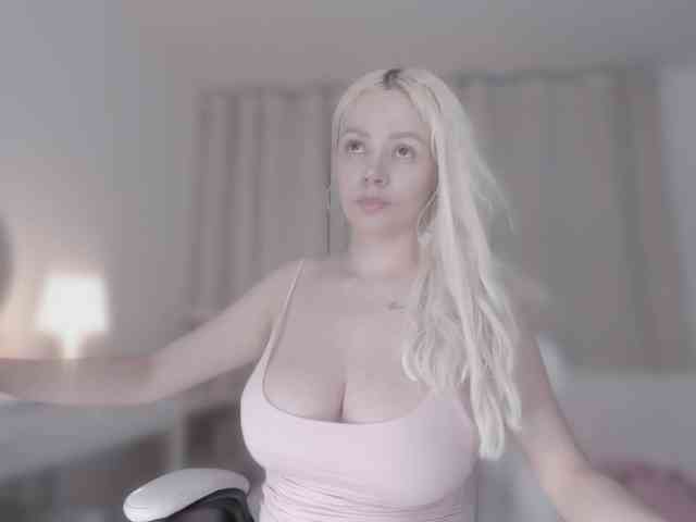 bella-adams Live Webcam on BongaCams