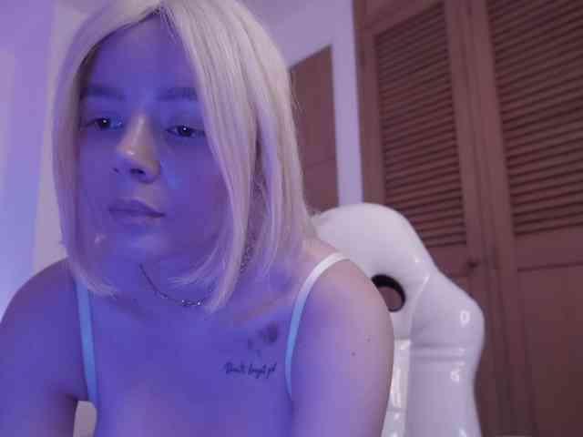 bella-adams webcam