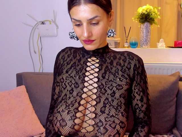 Milfchelle's BongaCams show and profile