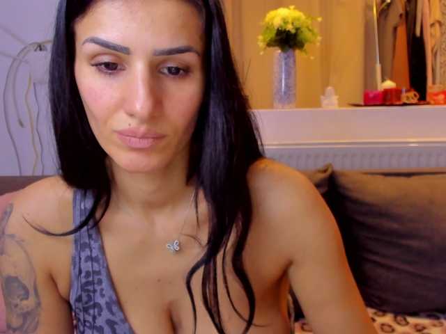 Milfchelle's BongaCams show and profile