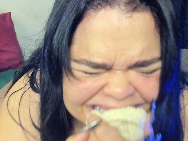 Saxi-sex's BongaCams show and profile