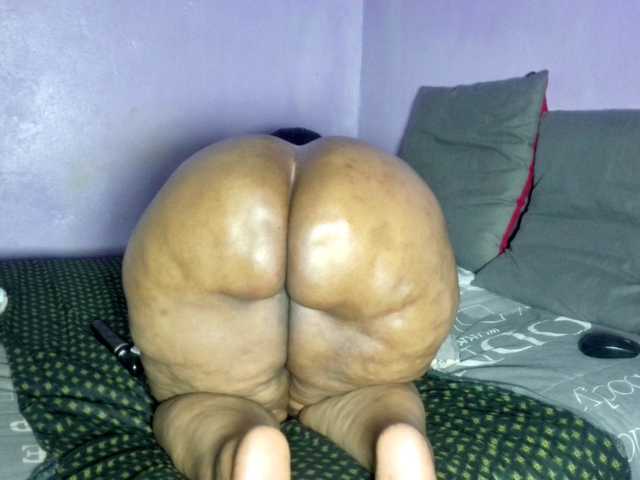 Big-Ass-Wilma's BongaCams show and profile