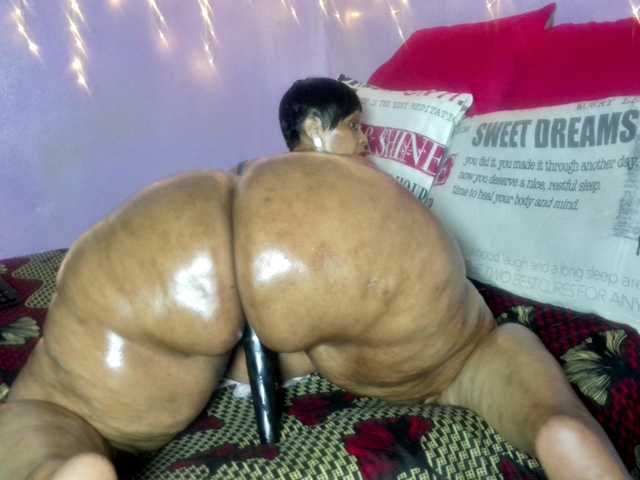 Big-Ass-Wilma's BongaCams show and profile