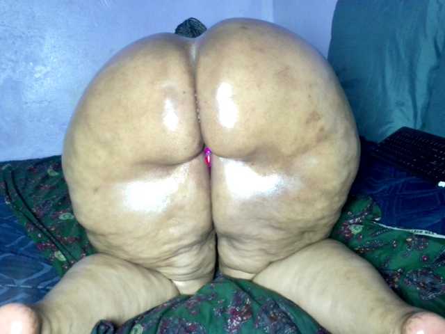 Big-Ass-Wilma's BongaCams show and profile