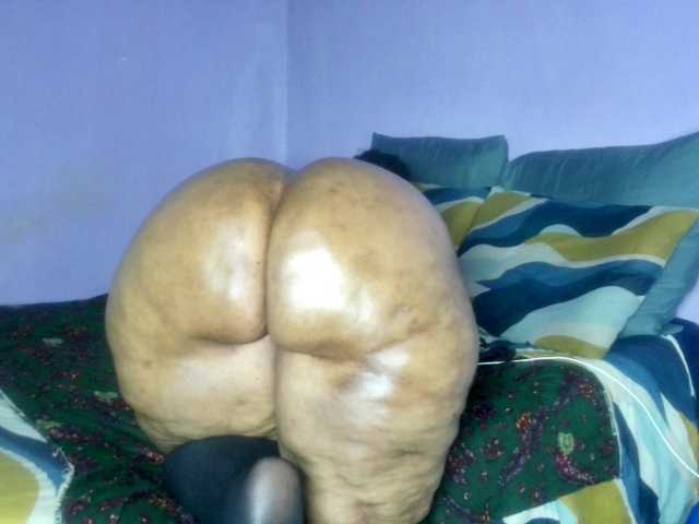 Big-Ass-Wilma's BongaCams show and profile