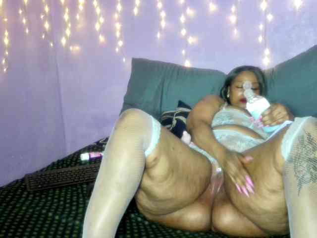 Big-Ass-Wilma webcam