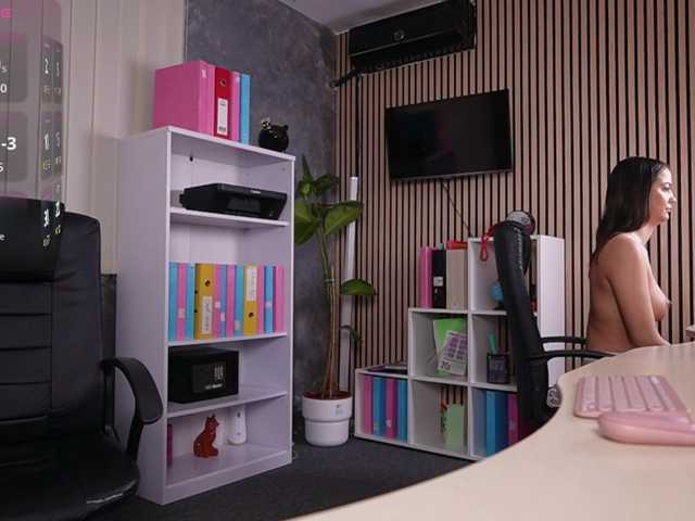 DaryaStars from BongaCams