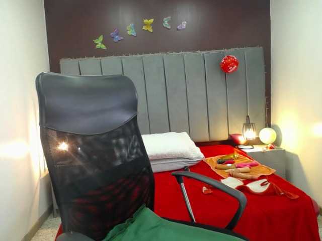 moxa-hot's BongaCams show and profile