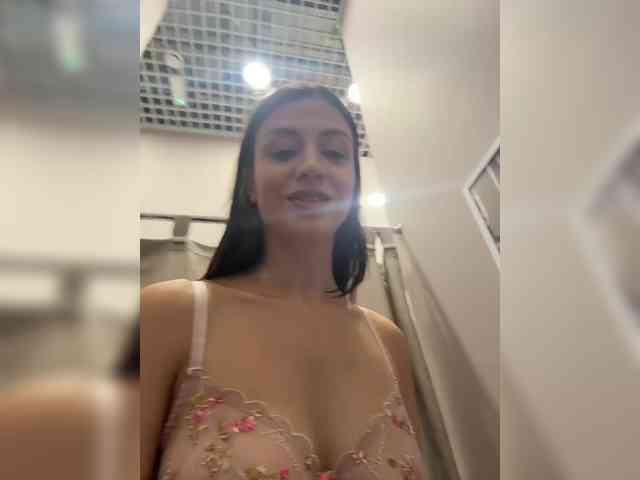 _Meggi_ webcam