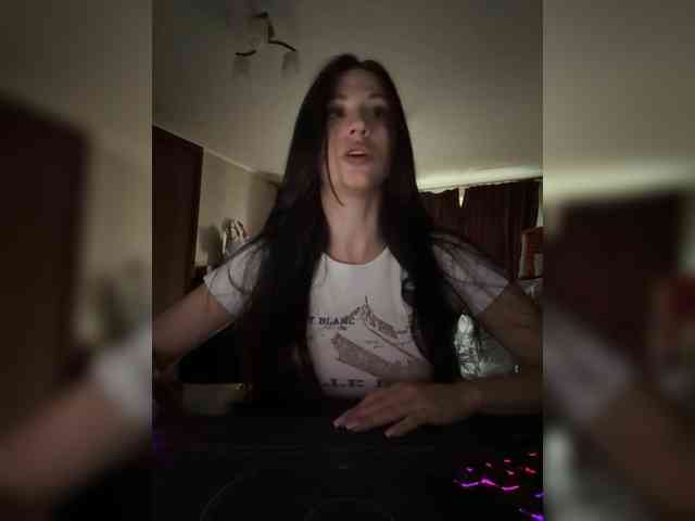 _Meggi_ webcam