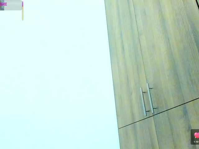 Naomii18's BongaCams show and profile