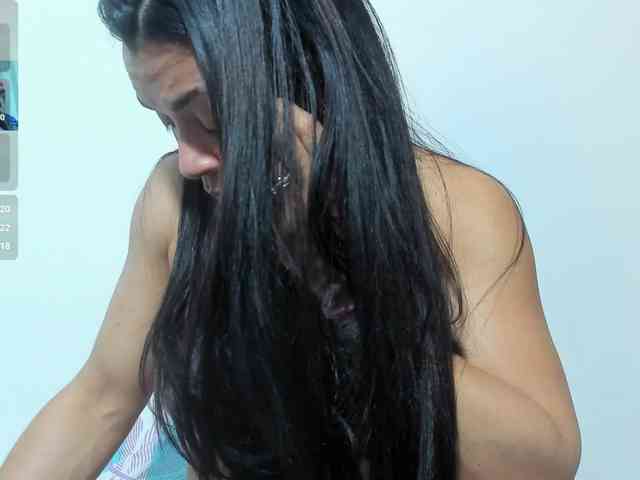 Naomii18 webcam