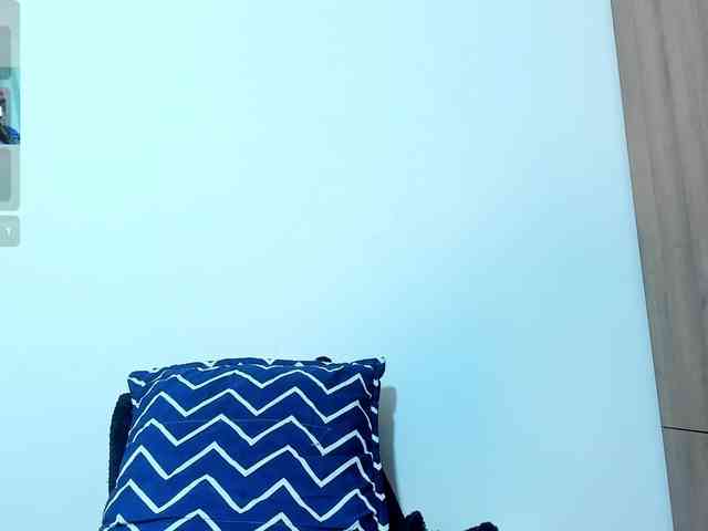 Naomii18 webcam