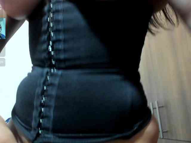 Naomii18 webcam