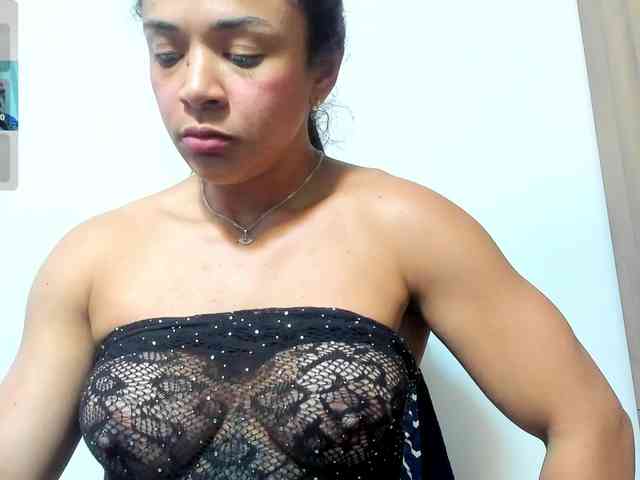 Naomii18 webcam