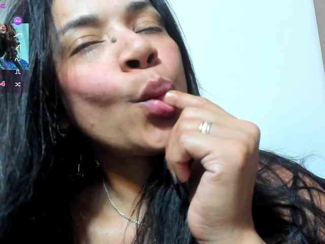 Naomii18 webcam