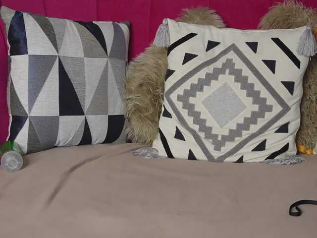 LoriMinelli's BongaCams show and profile