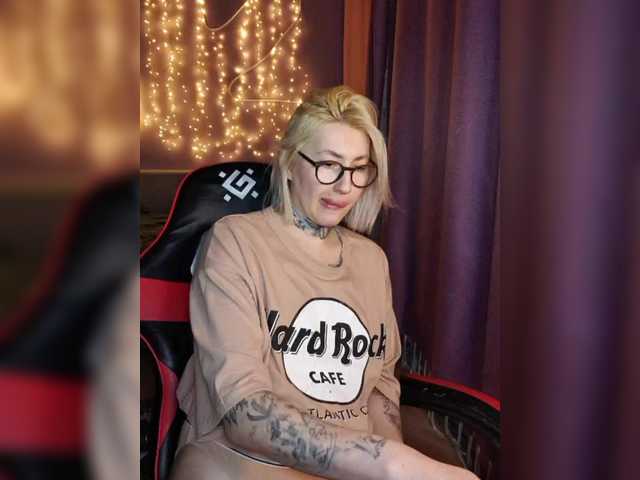 a-squirter's BongaCams show and profile